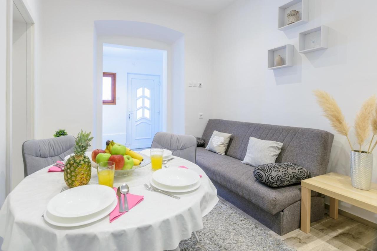 Charming Apartment In Town Center Pula Ngoại thất bức ảnh